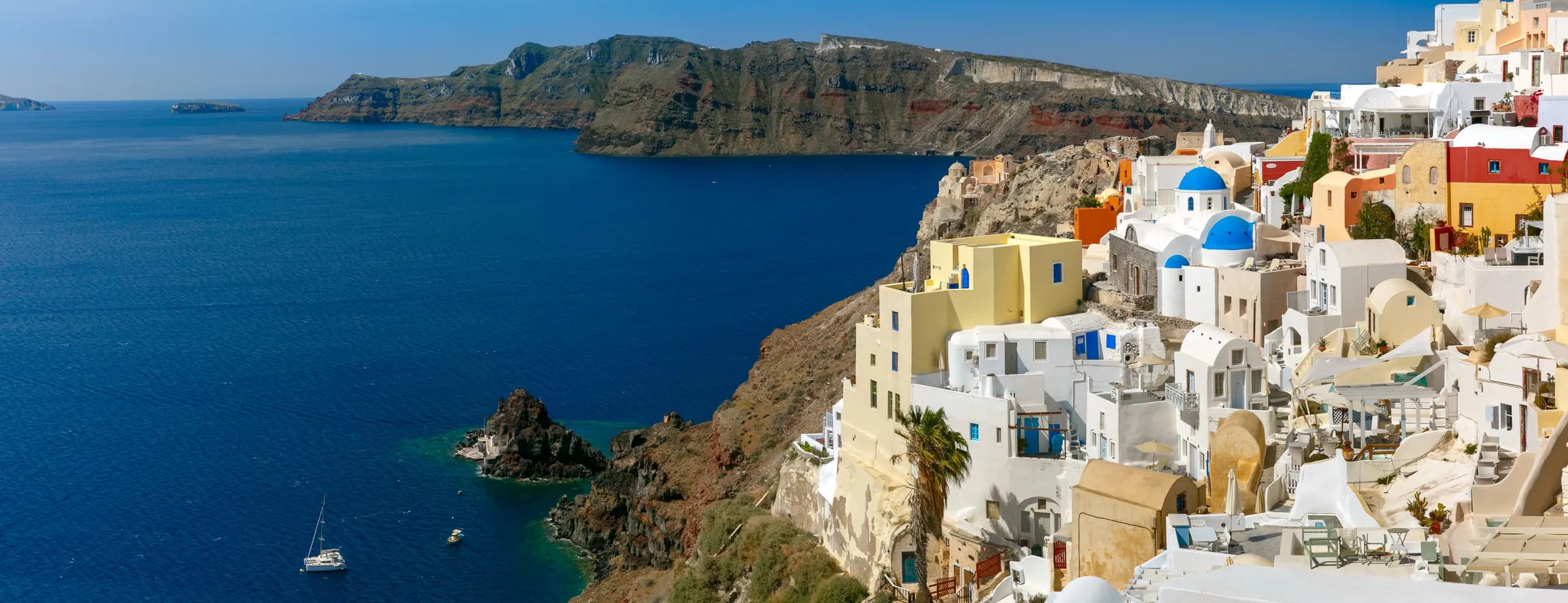 White houses and blue domes of Oia, Santorini, Greece